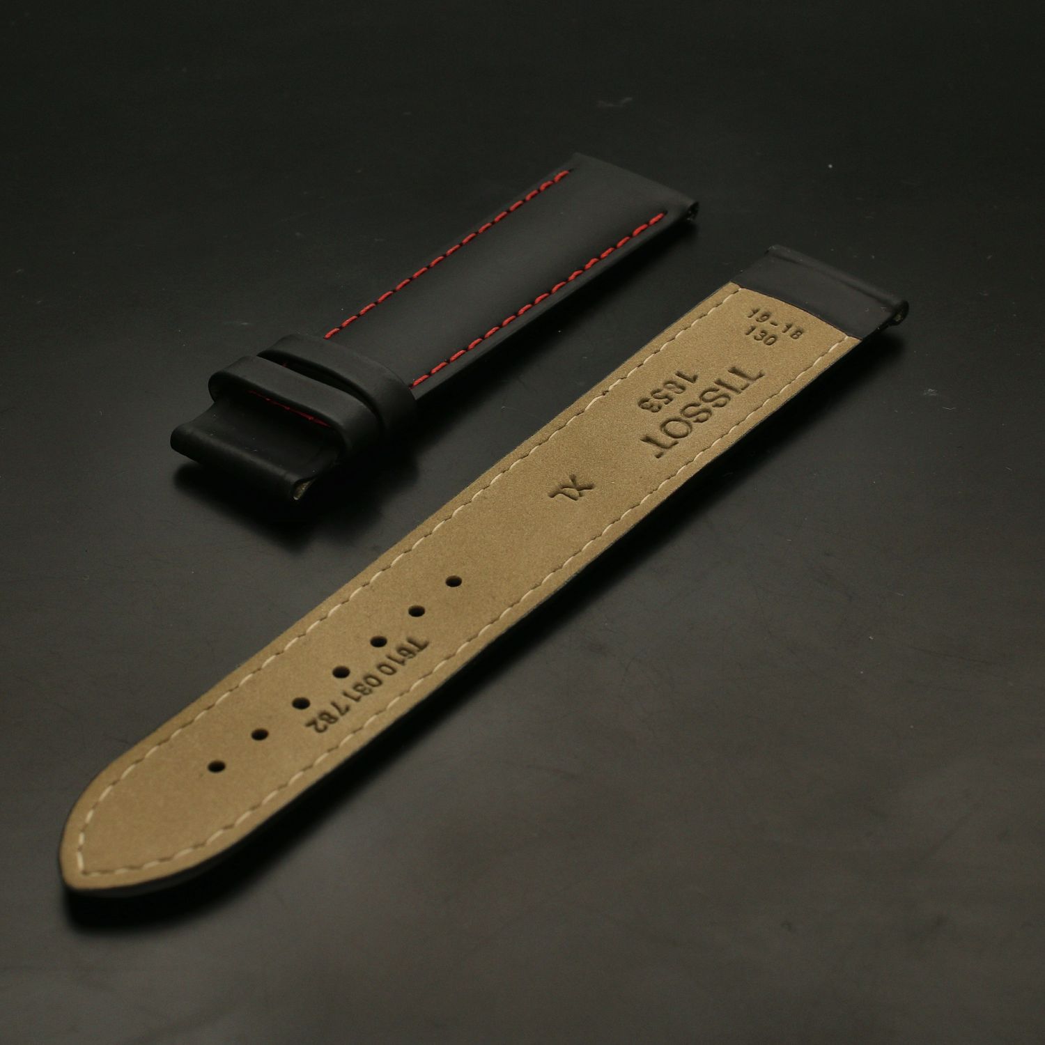 Pasek do zegarka Tissot 19mm T610025415 PRS 200 z czerwonym przeszyciem.jpg