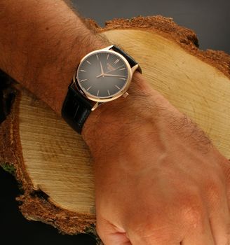 Zegarek męski ze złota na czarnym pasku T926.410.76.061 (5).jpg