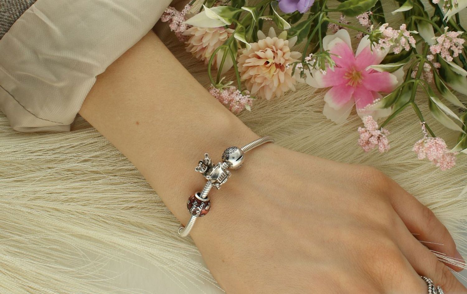 Charms Moments Myszka Miki i  Minnie w samochodzie srebro 925- TBCH000000-088 1.jpg