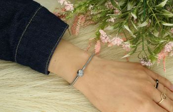 Charms Myszka Miki z cyrkoniami wykonany ze srebra 925. Pasuje do bransoletek modułowych (np. Pandora, Apart). Waga 2,50 g. Ponadczasowy dodatek z kolekcji Moments.3.jpg