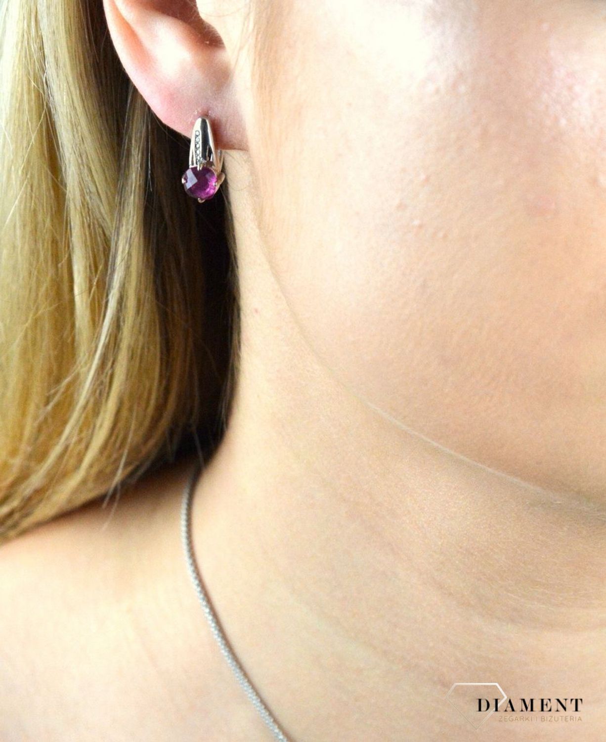 Komplet srebrny z różową cyrkonią TBKPL000000-303. Komplet srebrny biżuterii. Komplet zawieszka i kolczyki. Srebrna biżuteria. Srebrny komplet biżuterii. Komplet biżuterii idealny na prezent. Komplet biżuterii srebrnej dla każ.jpg