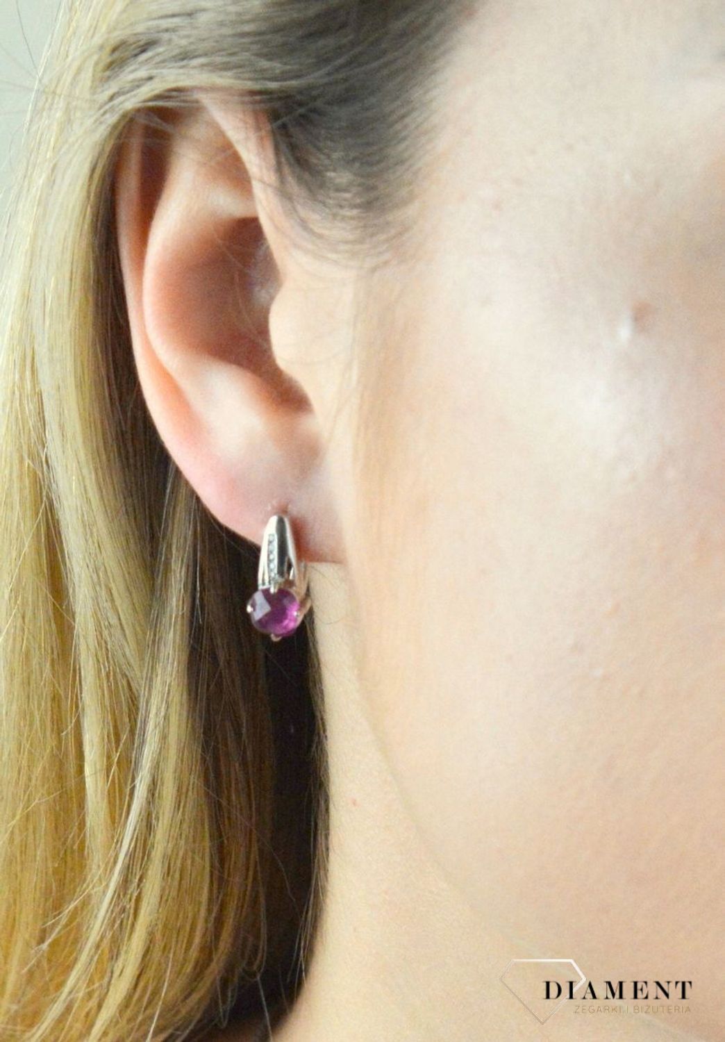 Komplet srebrny z różową cyrkonią TBKPL000000-303. Komplet srebrny biżuterii. Komplet zawieszka i kolczyki. Srebrna biżuteria. Srebrny komplet biżuterii. Komplet biżuterii idealny na prezent. Komplet biżuterii srebrnej dla każ.jpg