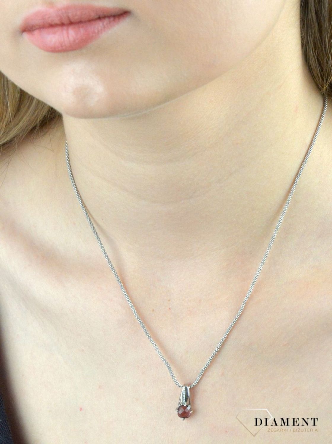 Komplet srebrny z cyrkoniami TBKPL000000-304. Komplet srebrny biżuterii. Komplet zawieszka i kolczyki. Srebrna biżuteria. Srebrny komplet biżuterii. Komplet biżuterii idealny na prezent. Komplet biżuterii s.jpg