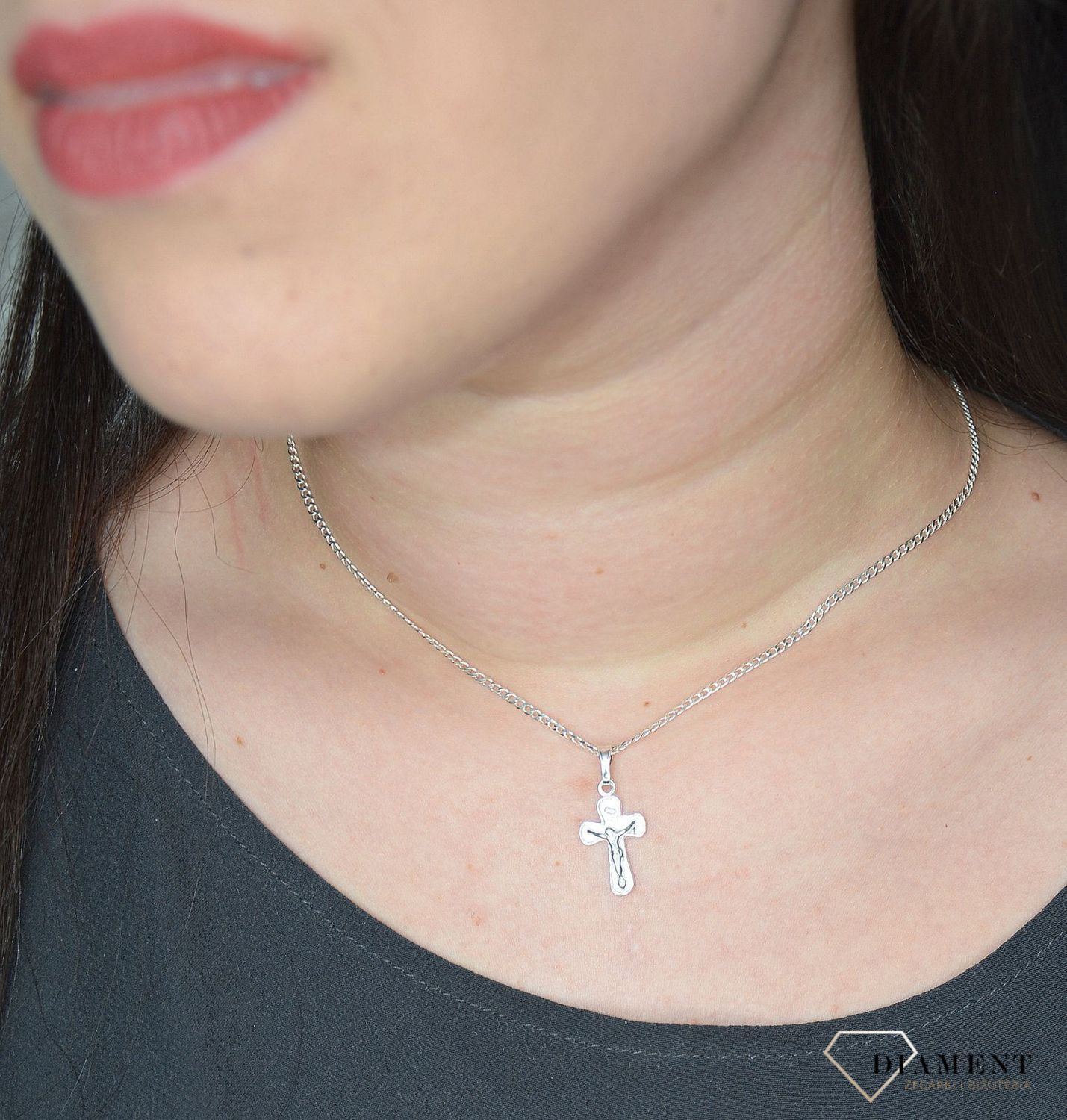 Zawieszka srebrna krzyżyk z Jezusem TBKZ000000-024.jpg