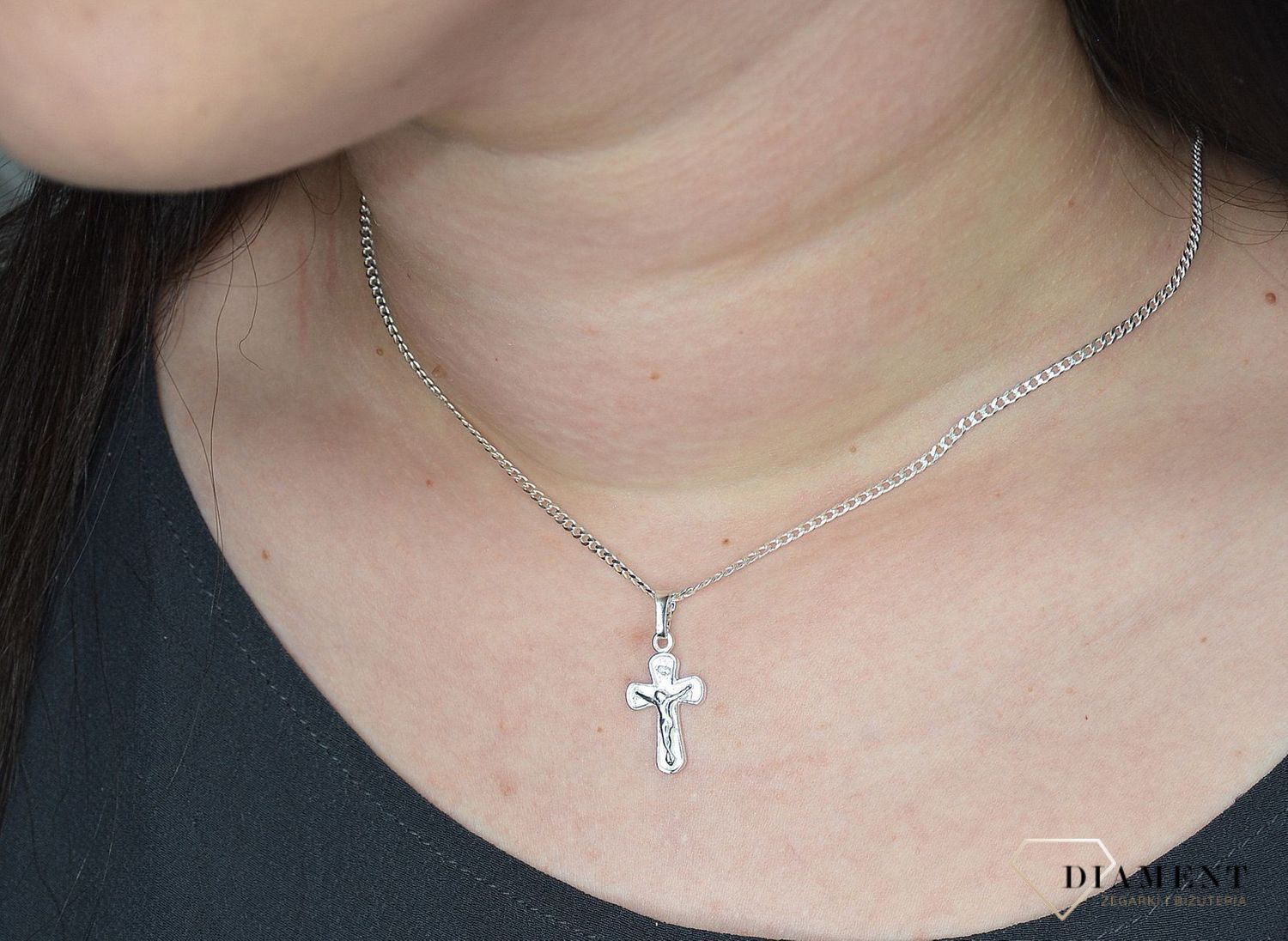 Zawieszka srebrna krzyżyk z Jezusem TBKZ000000-024.jpg