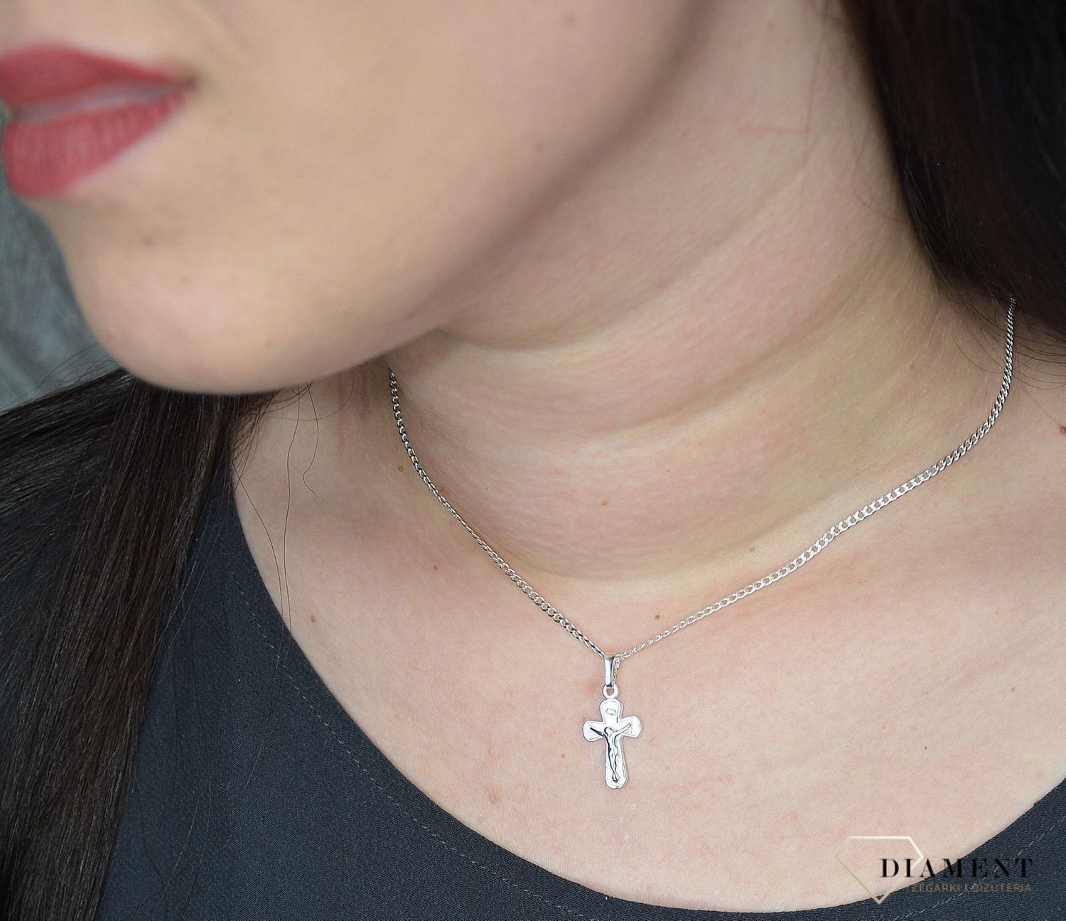 Zawieszka srebrna krzyżyk z Jezusem TBKZ000000-024.jpg