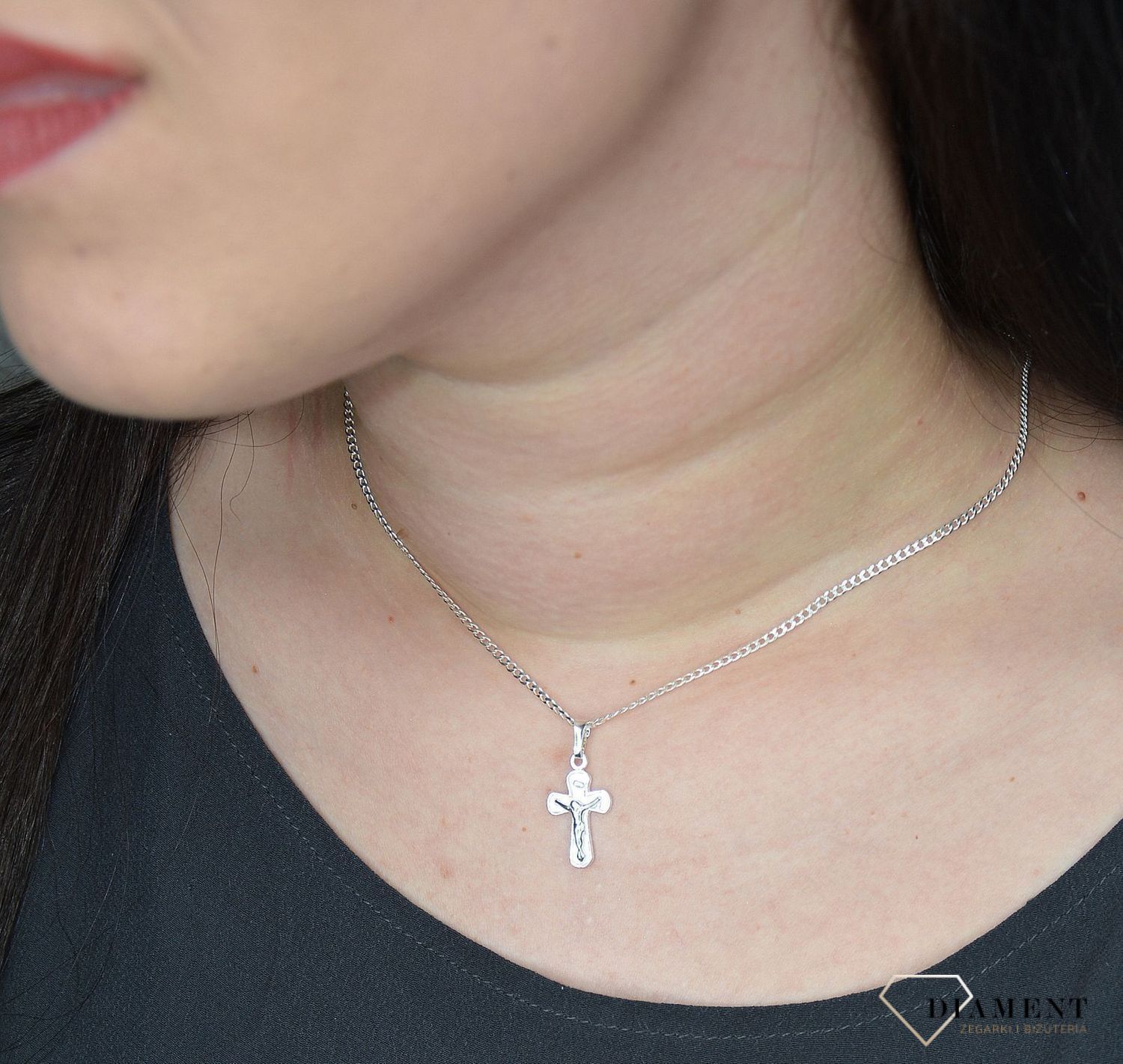 Zawieszka srebrna krzyżyk z Jezusem TBKZ000000-024.jpg