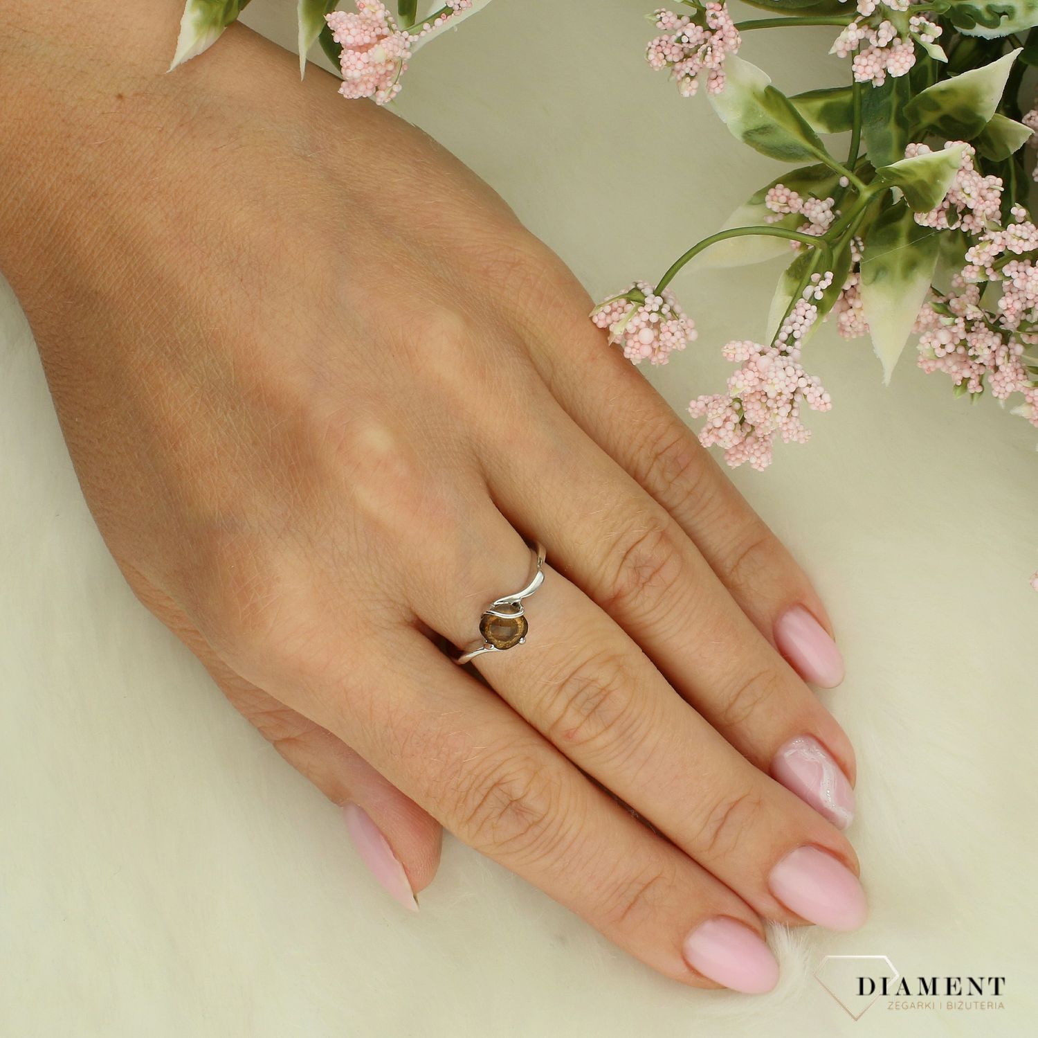 Srebrny pierścionek damski 925 z brązową cyrkonią rozmiar 12 TBP000000-3511.jpg