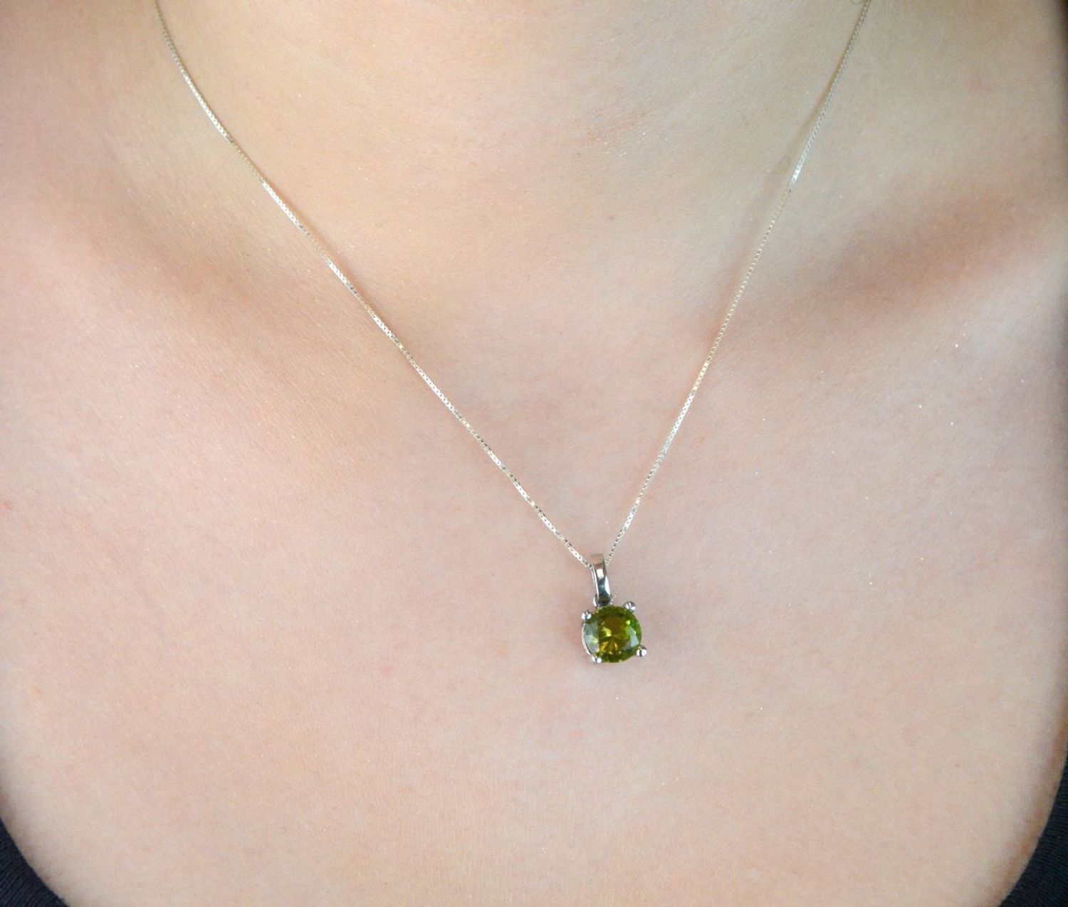 Zawieszka srebrna próba 925, różowa cyrkonia okrągła TBZ000000-161.jpg