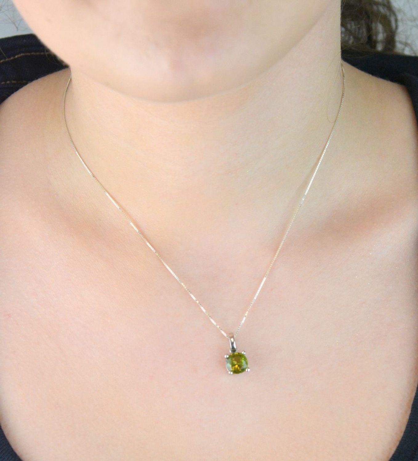 Zawieszka srebrna próba 925, różowa cyrkonia okrągła TBZ000000-161.jpg