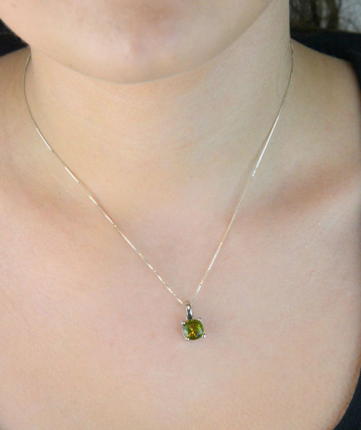 Zawieszka srebrna próba 925, różowa cyrkonia okrągła TBZ000000-161.jpg