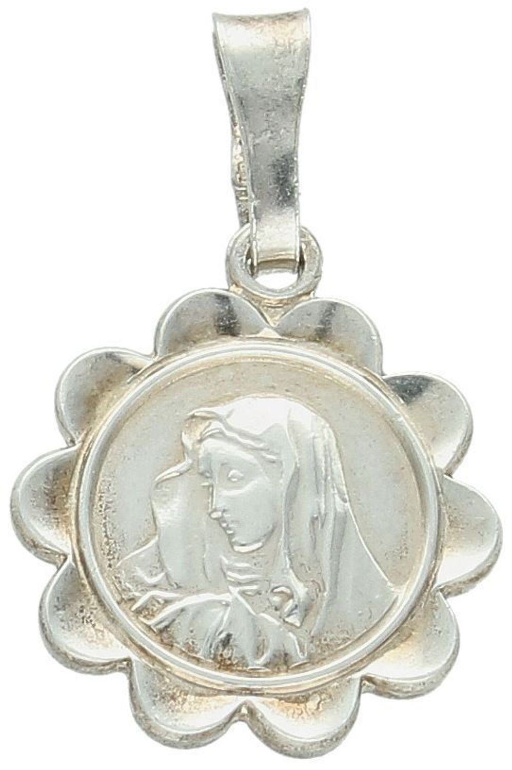 Medalik srebrny próba 925, Matka Boska TBZ000000-342 Elegancki medalik z wizerunkiem Matki Boskiej to ponadczasowy symbol duchowej opieki, wiary i miłości. 1.jpg