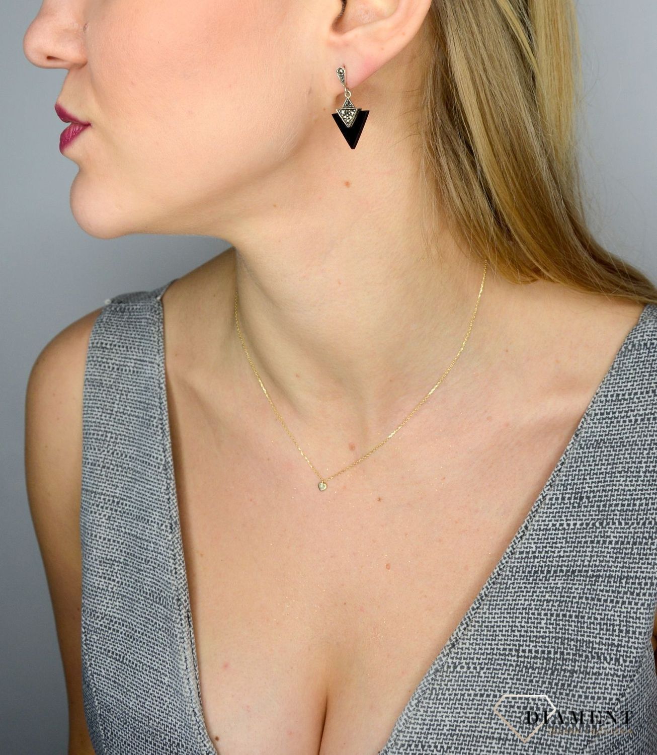 Kolczyki srebrne wiszące zapinane na sztyft. Długość.jpg