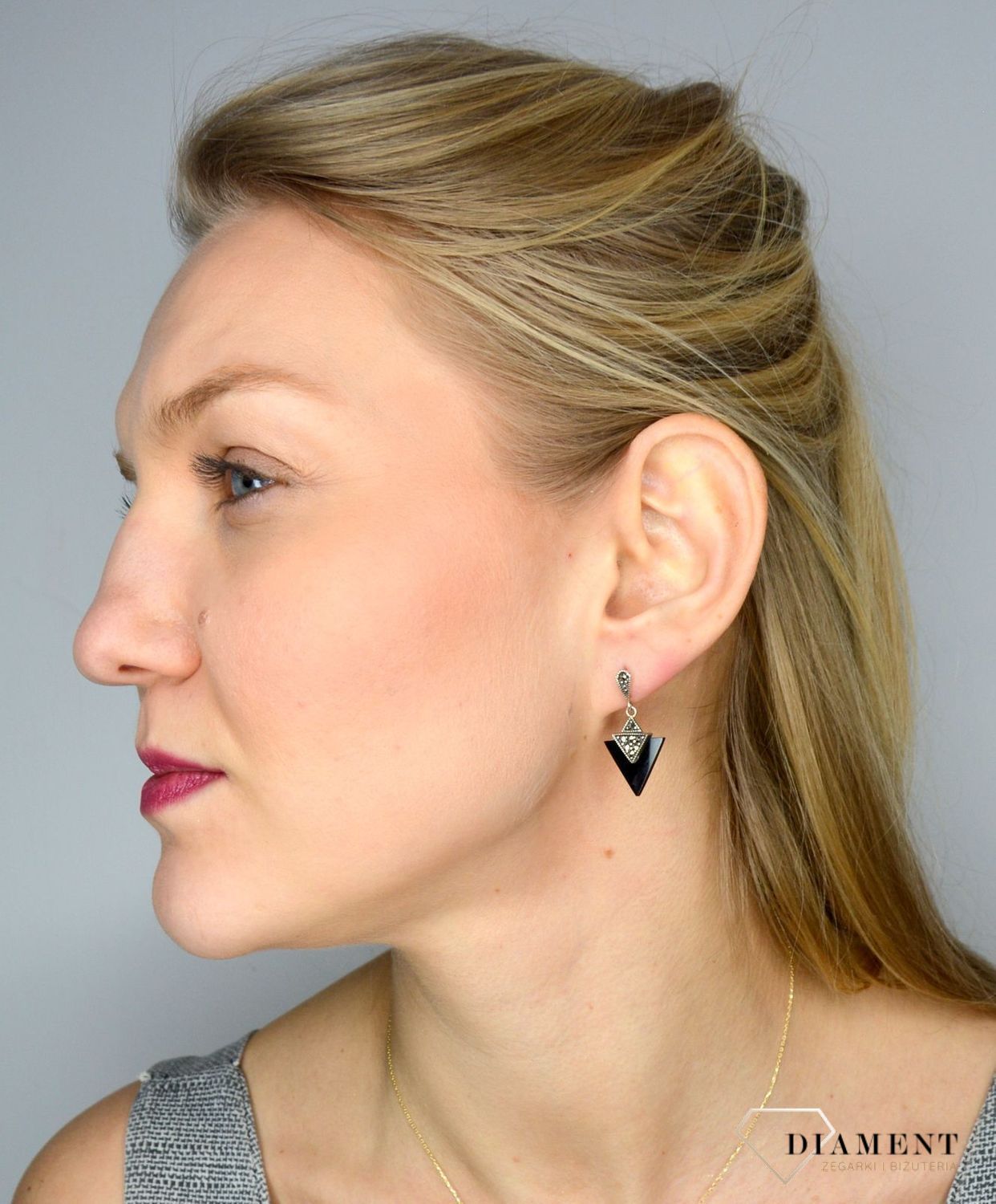 Kolczyki srebrne wiszące zapinane na sztyft. Długość.jpg