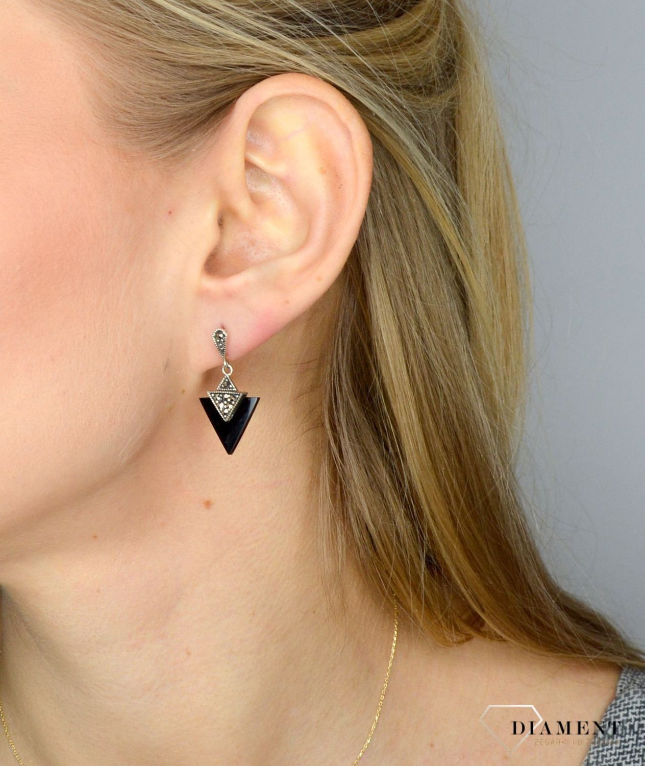 Kolczyki srebrne wiszące zapinane na sztyft. Długość.jpg