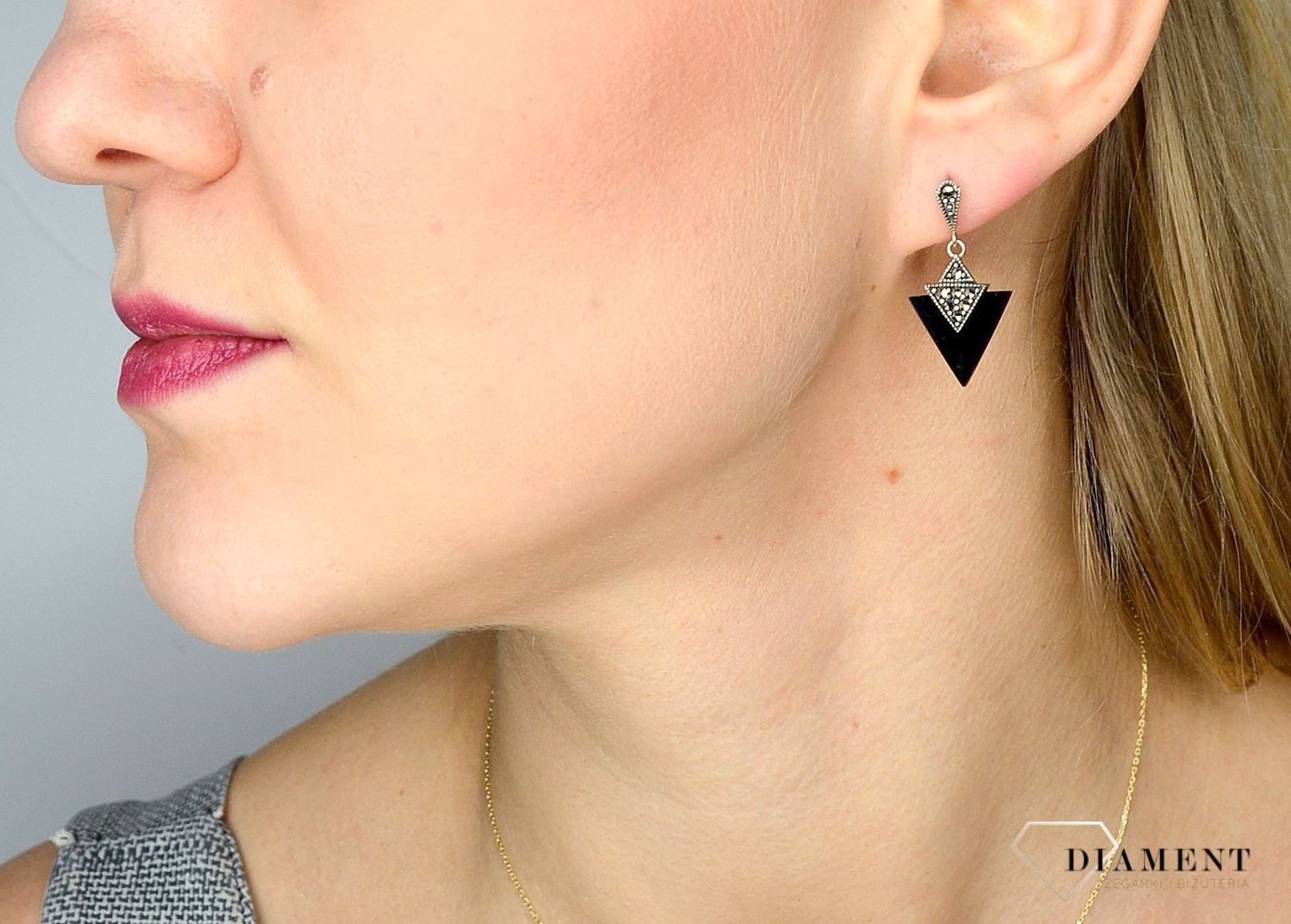 Kolczyki srebrne wiszące zapinane na sztyft. Długość.jpg