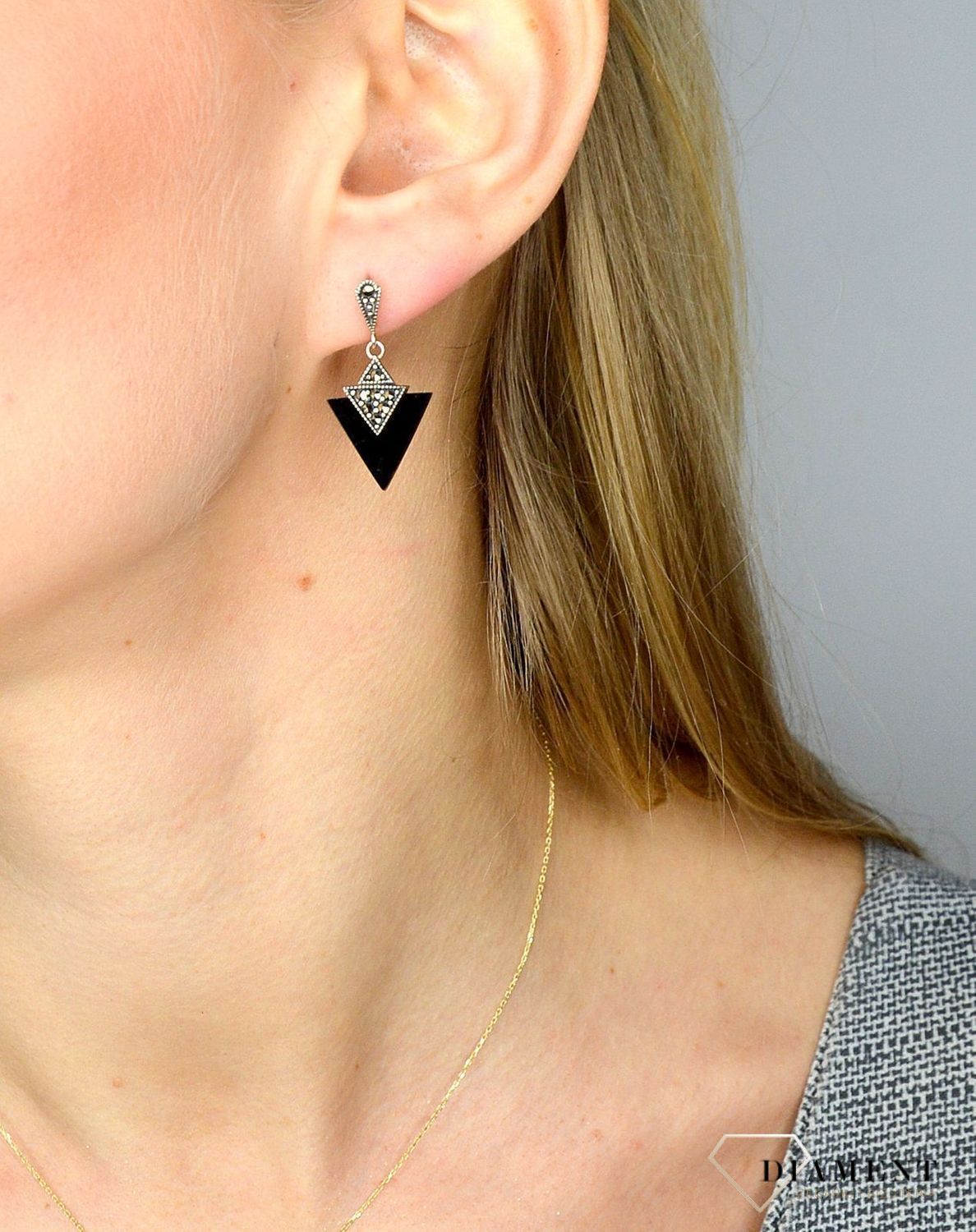 Kolczyki srebrne wiszące zapinane na sztyft. Długość.jpg