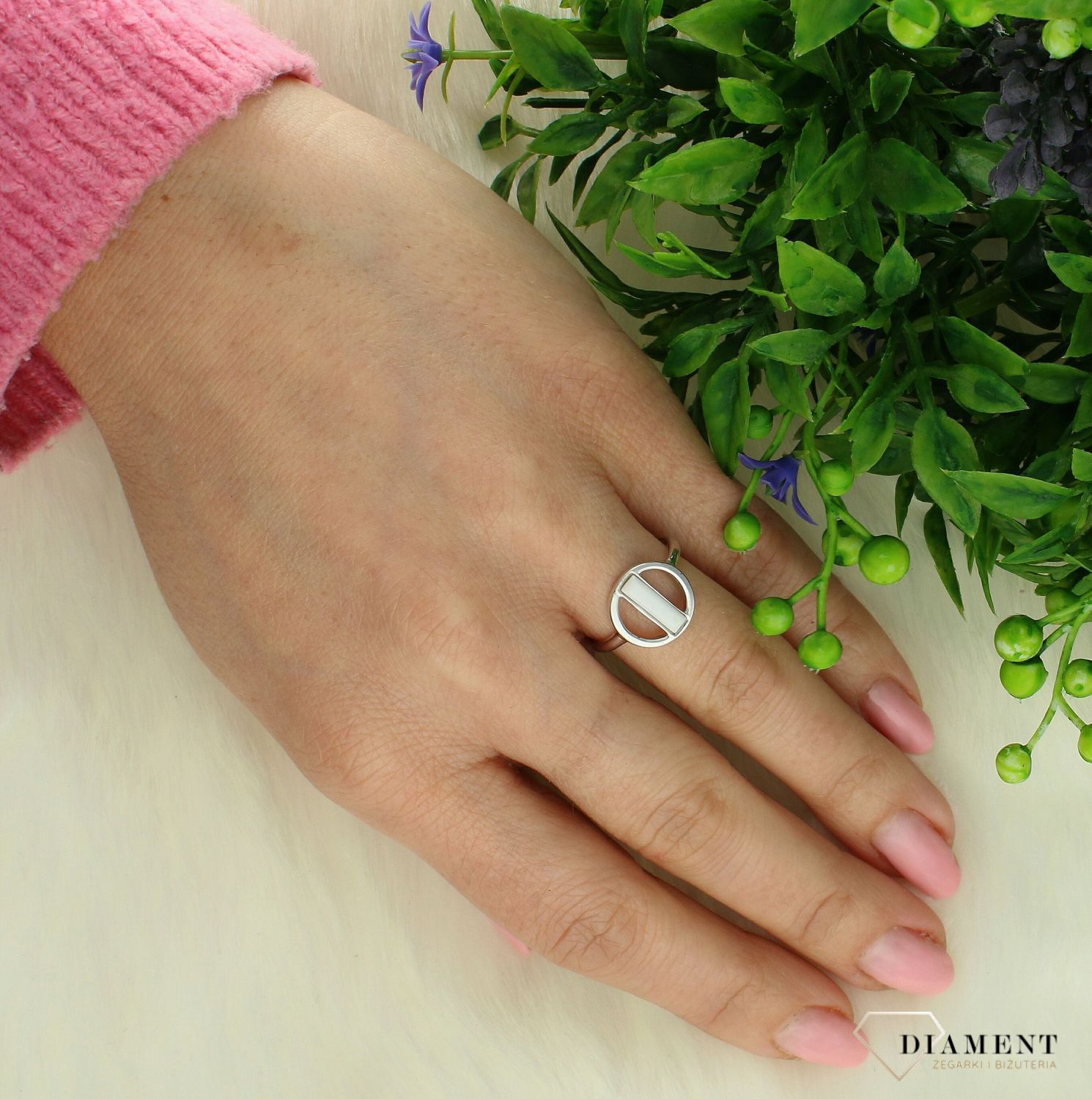 Srebrny pierścionek damski 925 z białą emalią rozmiar 12 TFPK004412. Srebrny pierścionek damski. Pierścionek srebrny damski z emalią. Pierścionek srebrny z białą emalią. Srebrny pierścionek damski na prezent (2).jpg