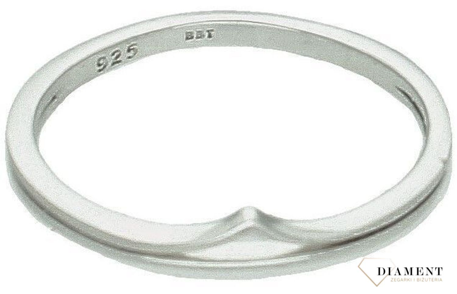 Srebrny pierścionek damski 925 delikatna obrączka z falą rozmiar 16 TFPZ004116. Srebrny pierścionek damski Delikatny srebrny pierścionek. Pierścionek srebrny damski na prezent. Srebrny pierścionek dla ukochanej..jpg
