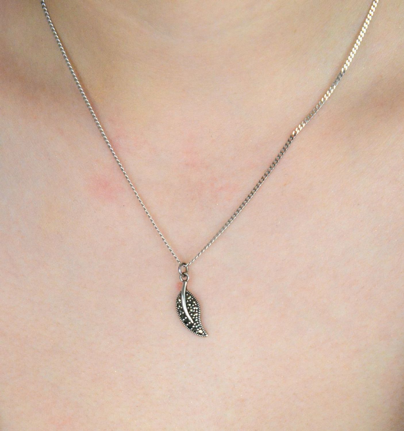 Zawieszka srebrna liść TFZK0046 z markazytami.jpg