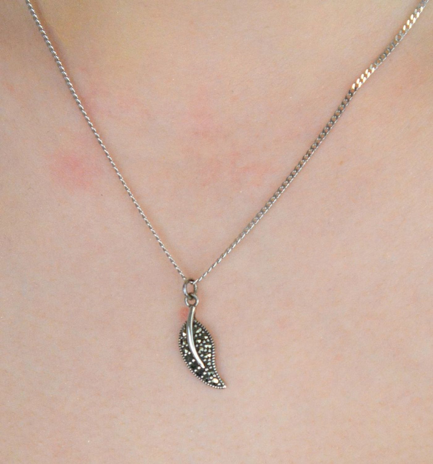 Zawieszka srebrna liść TFZK0046 z markazytami.jpg