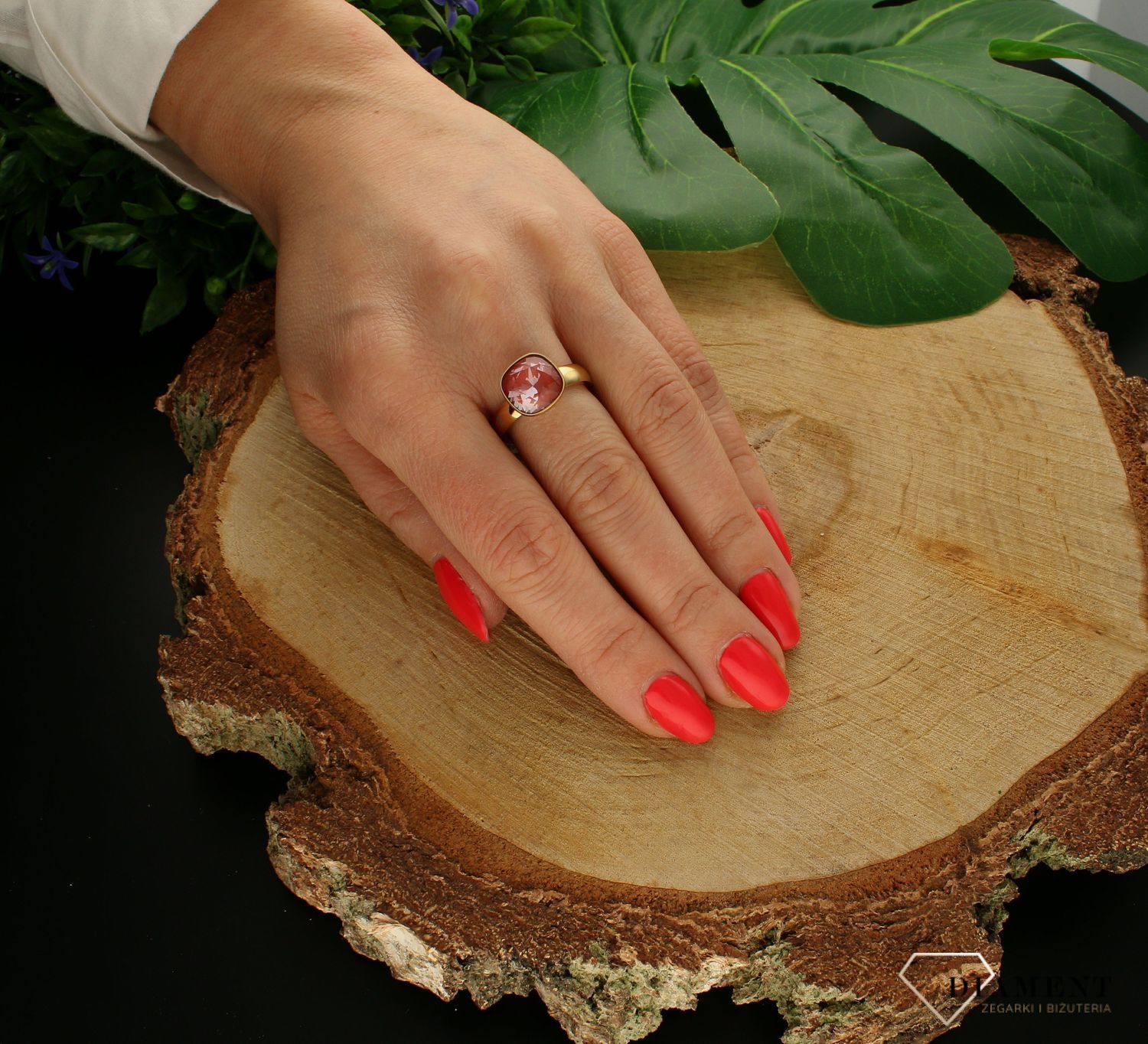 Pierścionek Melano Kwadratowy Charms Crystal Maroon Melano 8 mm TMB5GD12354.jpg