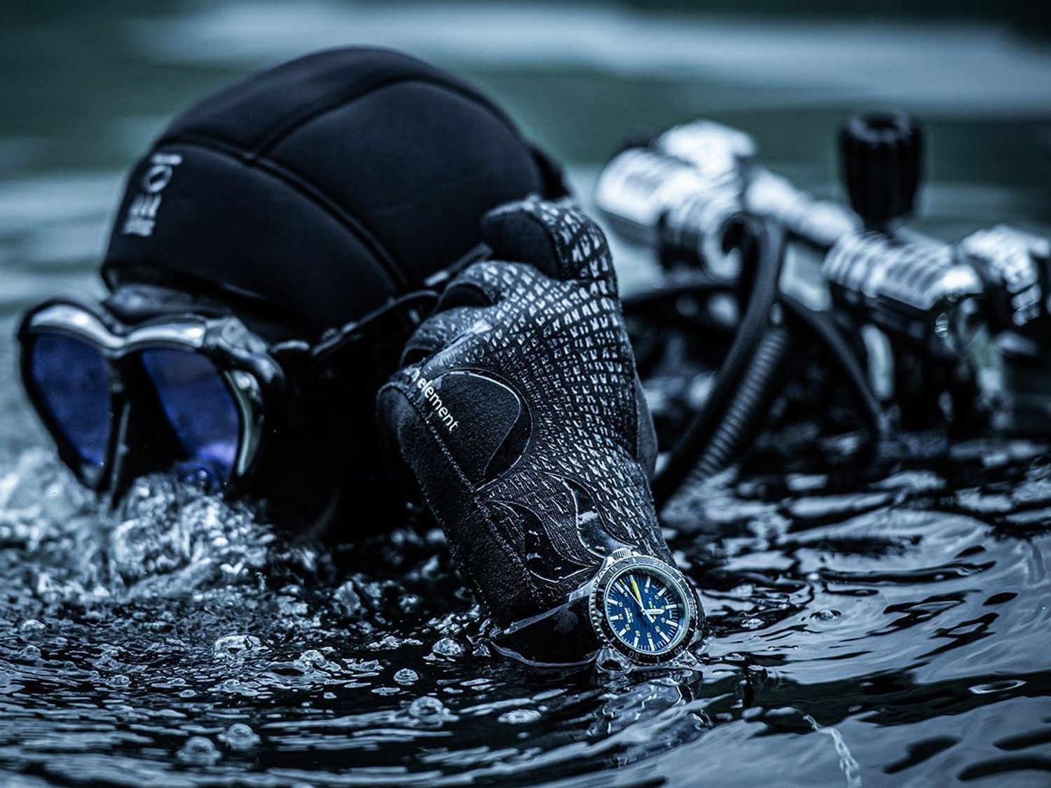 Zegarek męski Traser 109370 P67 SuperSub zEGAREK PODŚWIETLANY TRYTEM (3).jpg