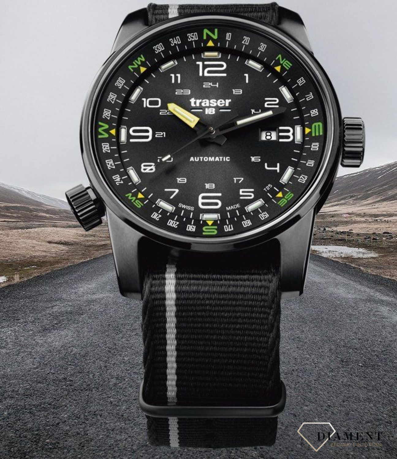 Zegarek męski z wyraźną tarcza z białymi cyframi arabskimi. Zegarek męski z tekstylnym paskiem w kolorze czarnym, który idealnie współgra z tarczą (2).jpg