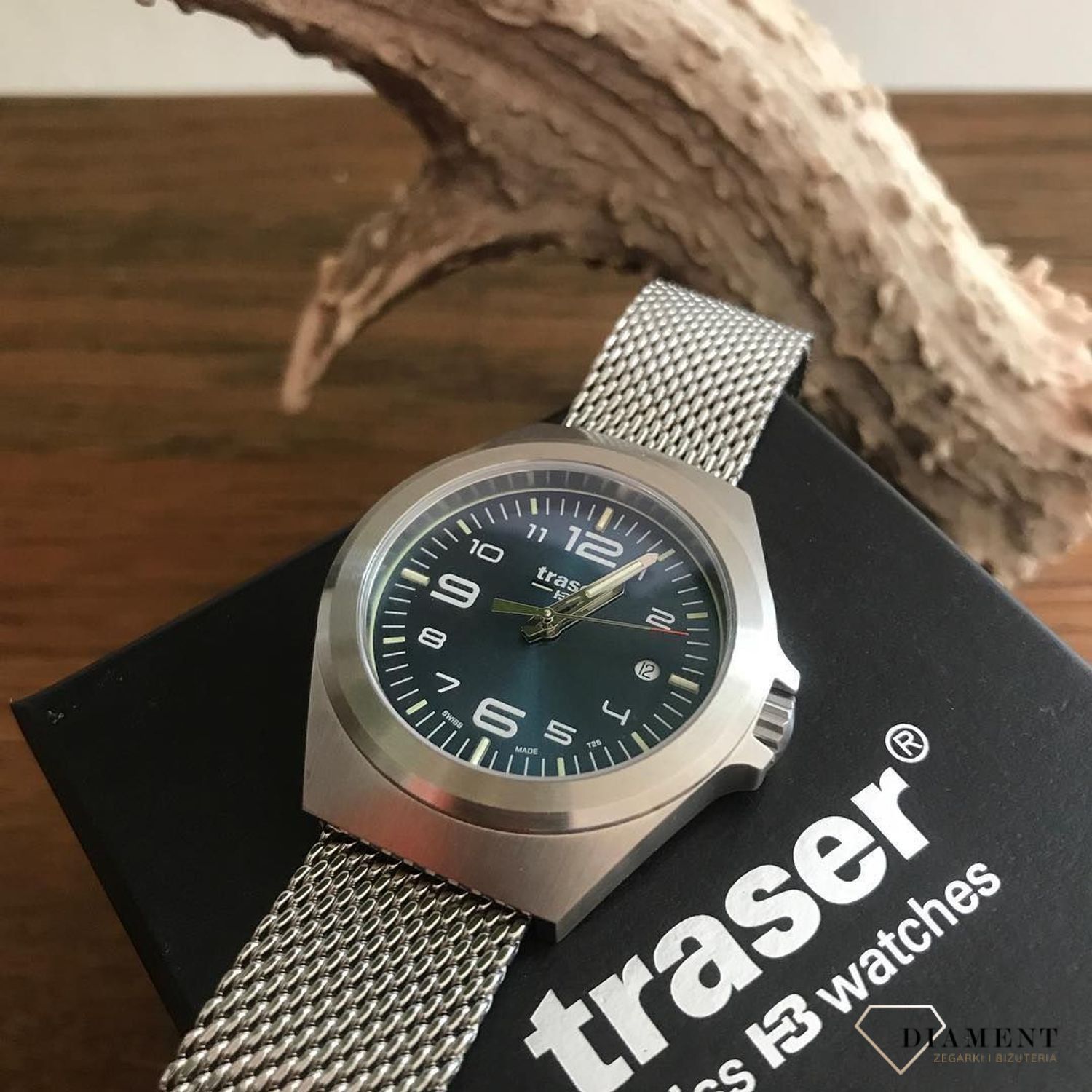 Zegarek męski Traser na stalowej bransolecie mesh, z męską tarczą w kolorze niebieskim. Zegarek idealny na prezent dla mężczyzny. Zegarek męski Traser z rurkami trytu.  (2).jpg
