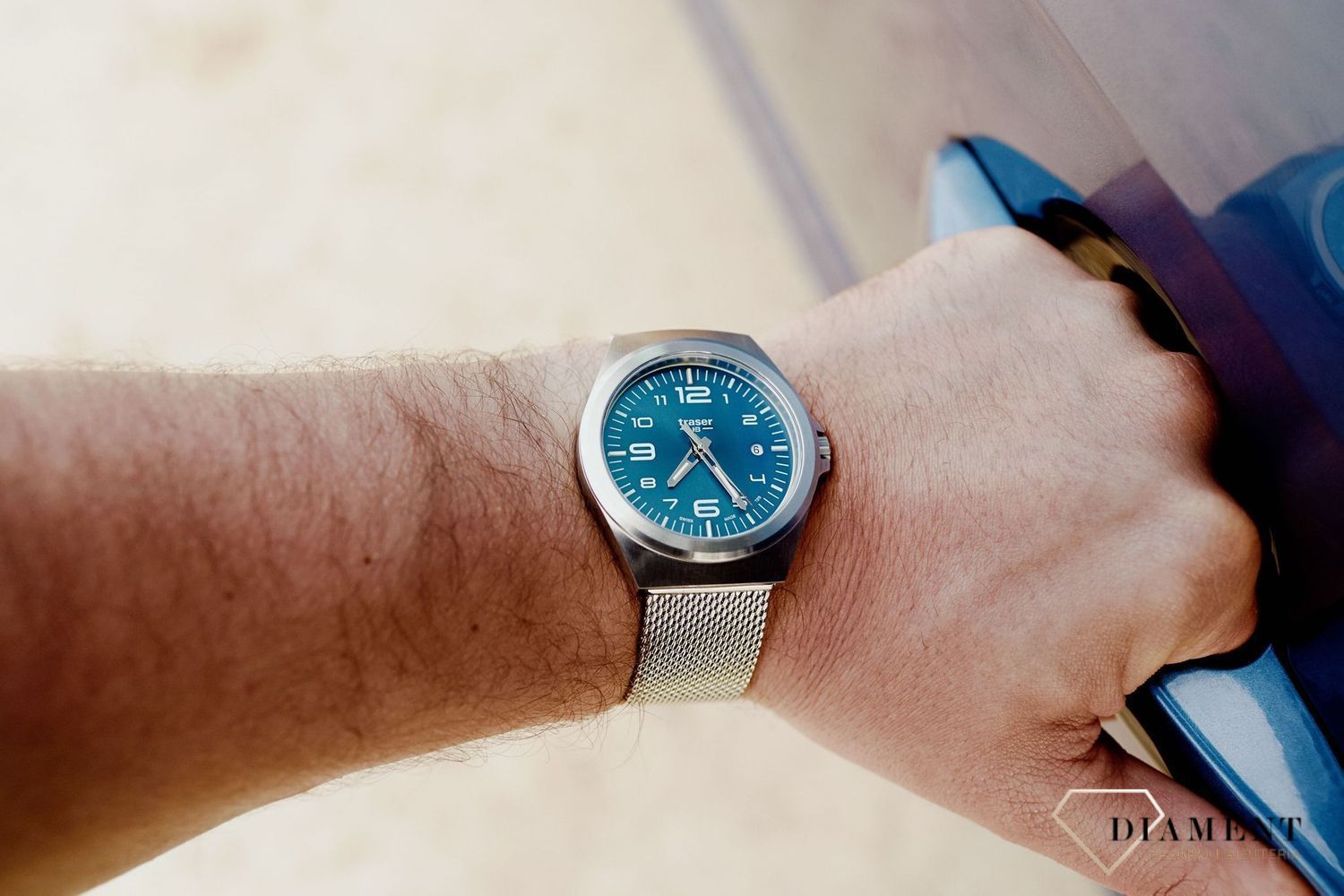 Zegarek męski Traser na stalowej bransolecie mesh, z męską tarczą w kolorze niebieskim. Zegarek idealny na prezent dla mężczyzny. Zegarek męski Traser z rurkami trytu.  (2).jpg
