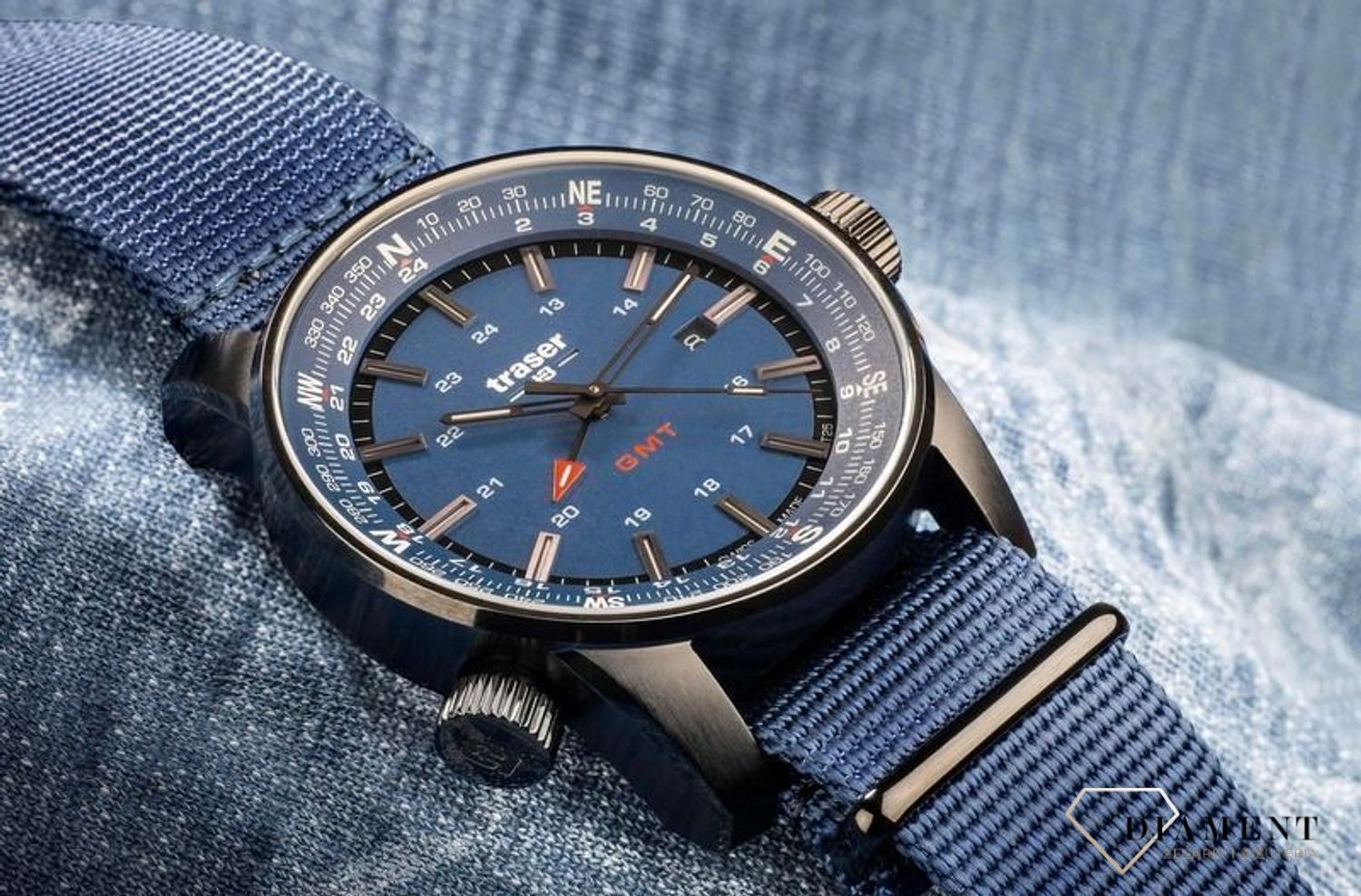 Zegarek męski w modnym niebieskim kolorze na solidnym i wytrzymałym pasku tekstylnym typu NATO. Zegarek męski to idealny pomysł na prezent (3).jpg