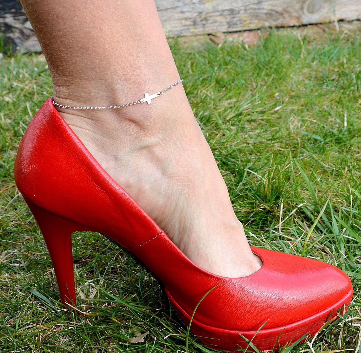 Srebrna bransoletka na nogę z krzyżykiem TSB000005-89.jpg