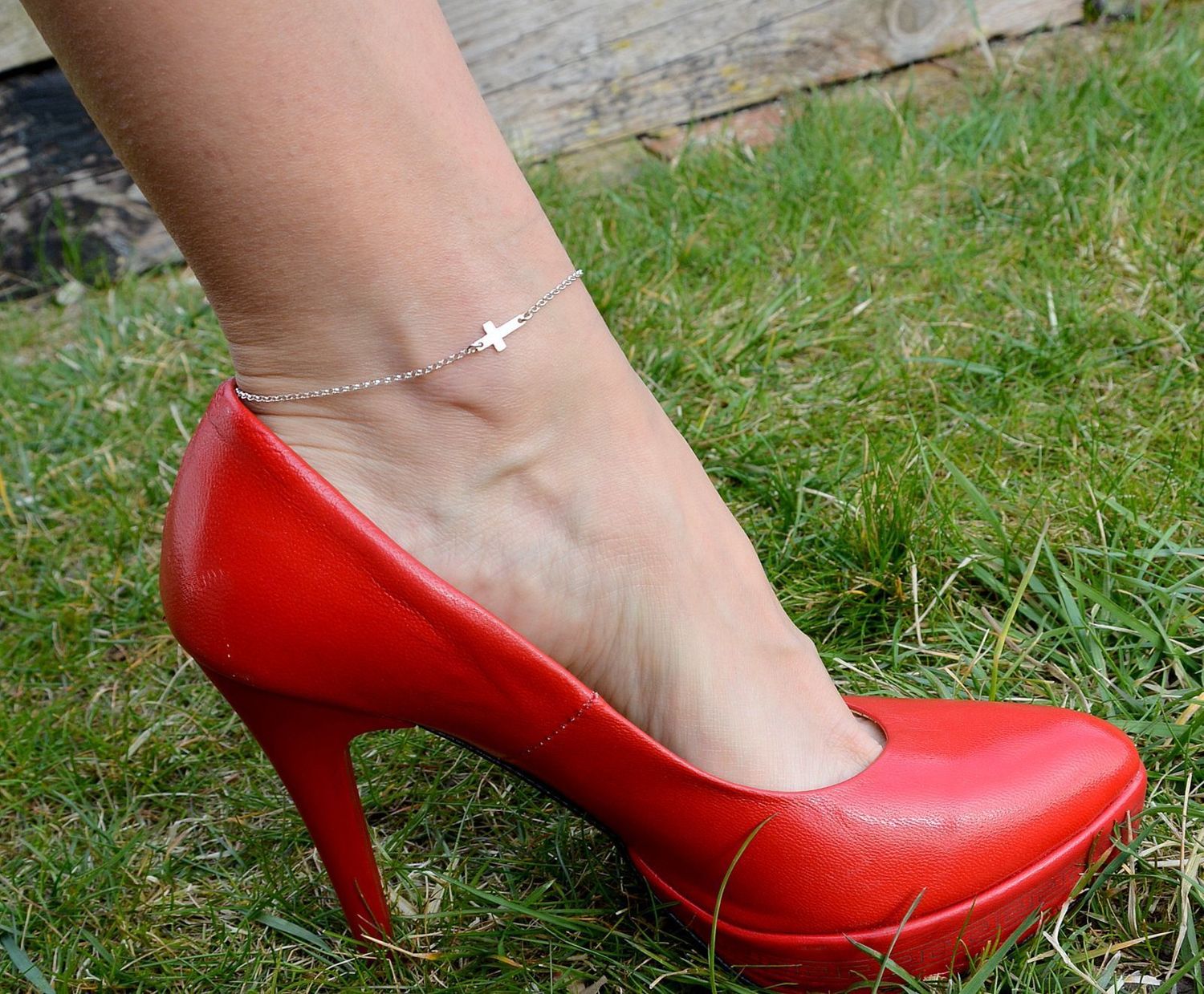 Srebrna bransoletka na nogę z krzyżykiem TSB000005-89.jpg