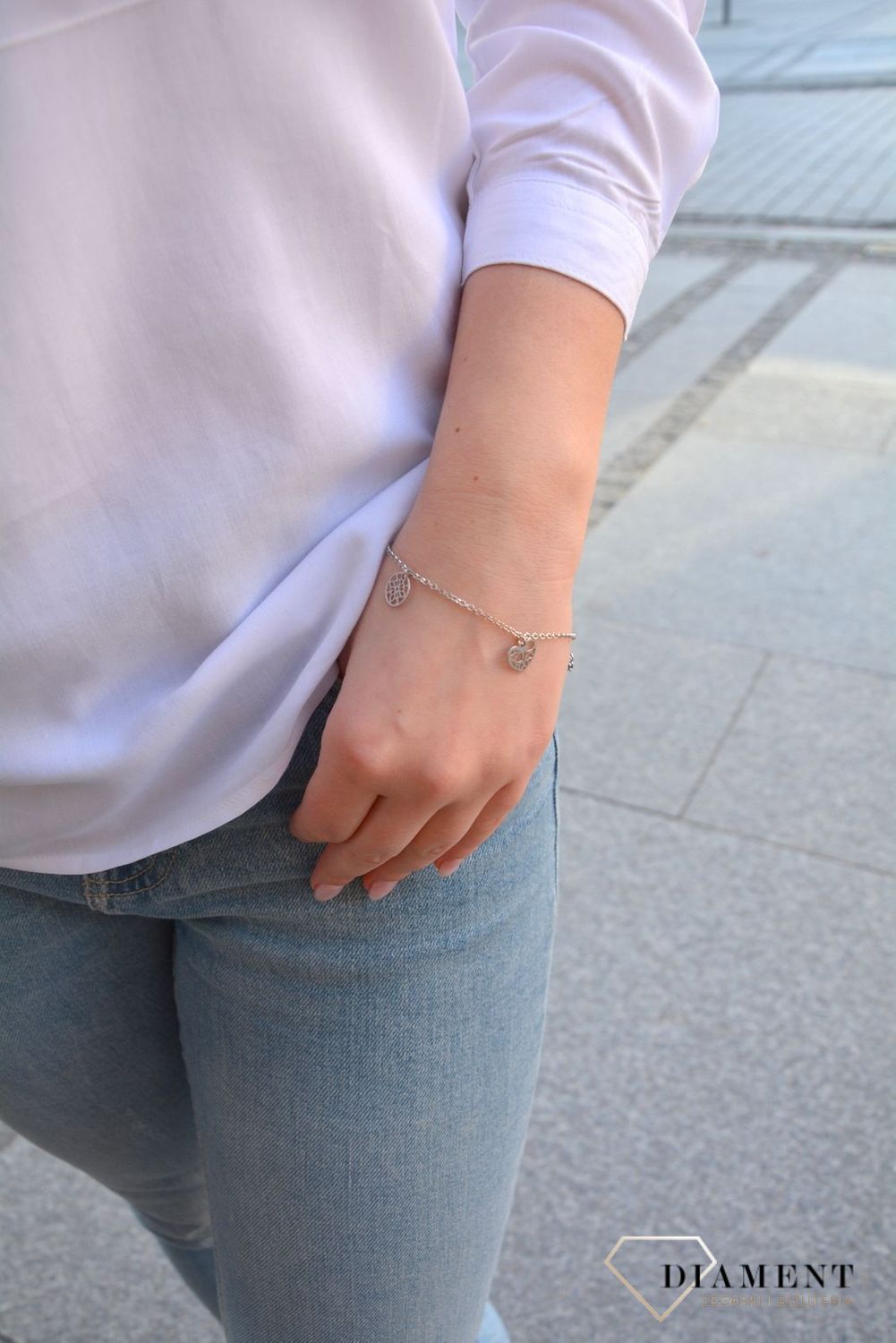 Srebrna bransoletka z wysokiej jakości srebra. Srebrna bransoletka z elementami ozdobnymi w postaci kółka, serduszka i koniczynki..jpg