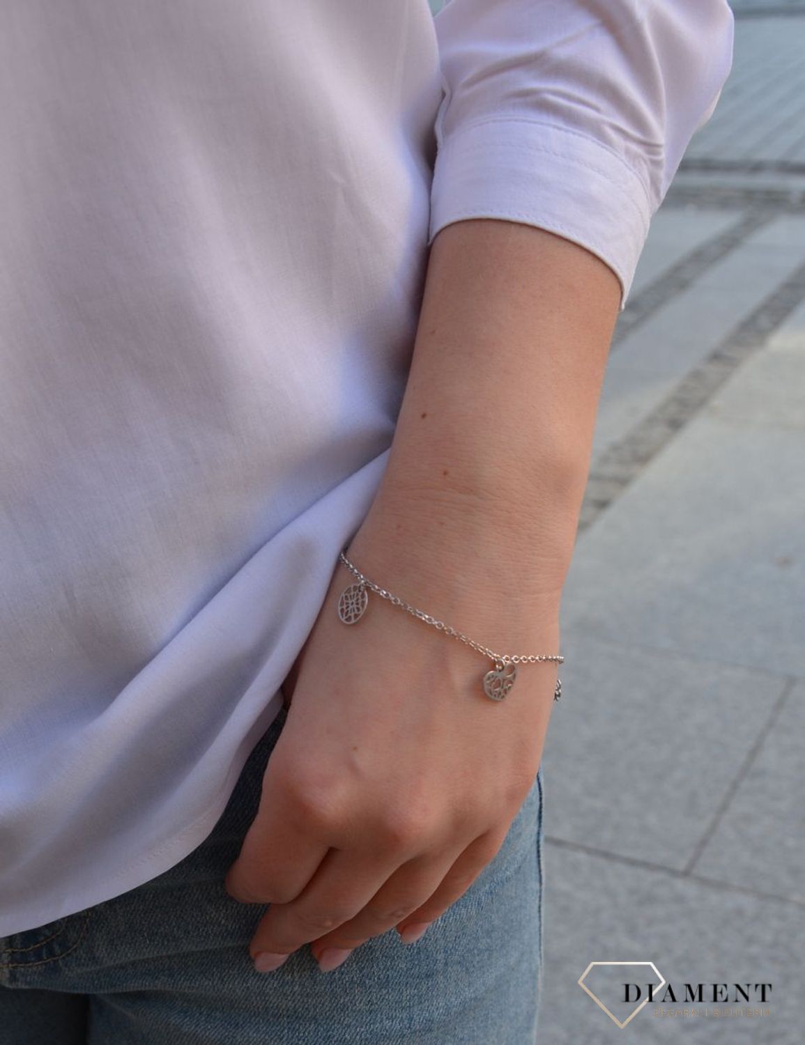 Srebrna bransoletka z wysokiej jakości srebra. Srebrna bransoletka z elementami ozdobnymi w postaci kółka, serduszka i koniczynki..jpg