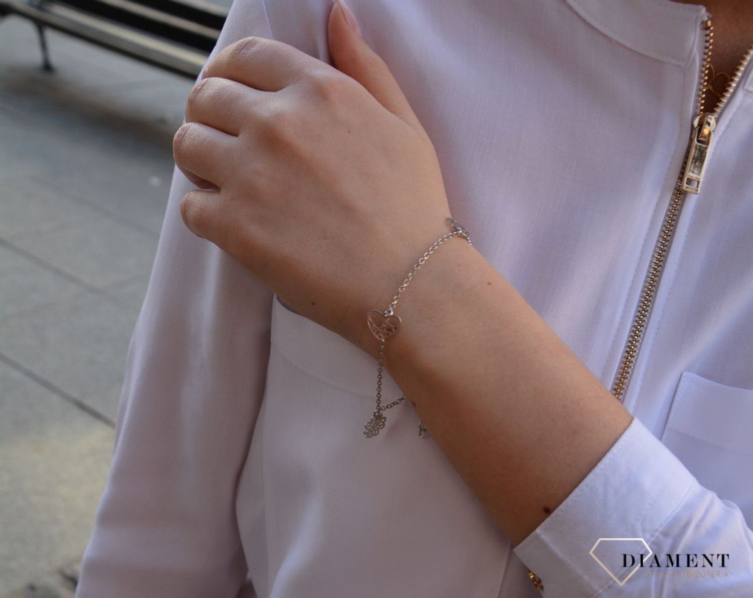 Srebrna bransoletka z wysokiej jakości srebra. Srebrna bransoletka z elementami ozdobnymi w postaci kółka, serduszka i koniczynki..jpg