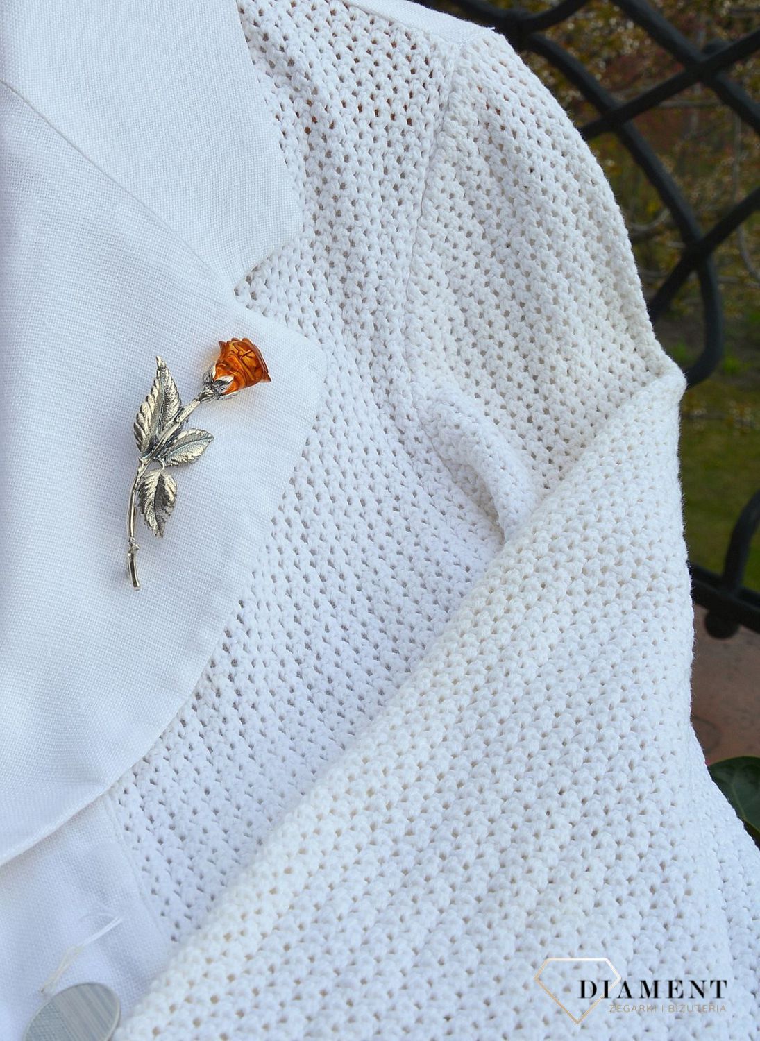 Srebrna broszka róża z bursztynem TSBR000004-51.jpg