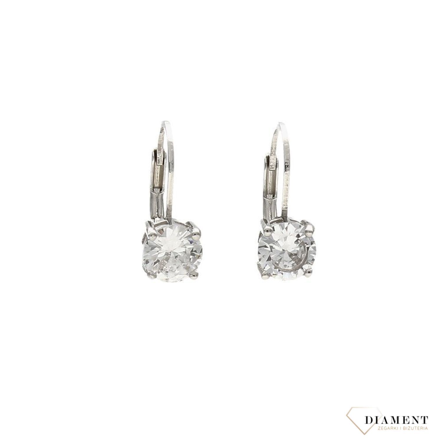 Kolczyki srebrne wykonane zostały z dbałością o każdy szczegół. Kolczyki idealne na prezent dla kobiety. Kolczyki srebrne zapinane na zapięcie angielskie..jpg