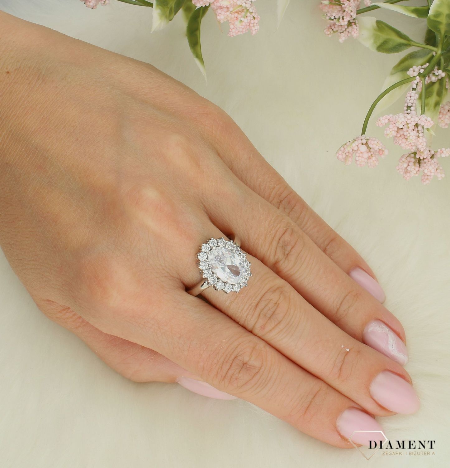 Srebrny pierścionek damski 925 owalny z cyrkoniami rozmiar 18 TSP000000-032. Srebrny pierścionek damski. Pierścionek srebrny dla kobiety na prezent. Srebrny damski pierścionek z cyrkoniami.5.jpg