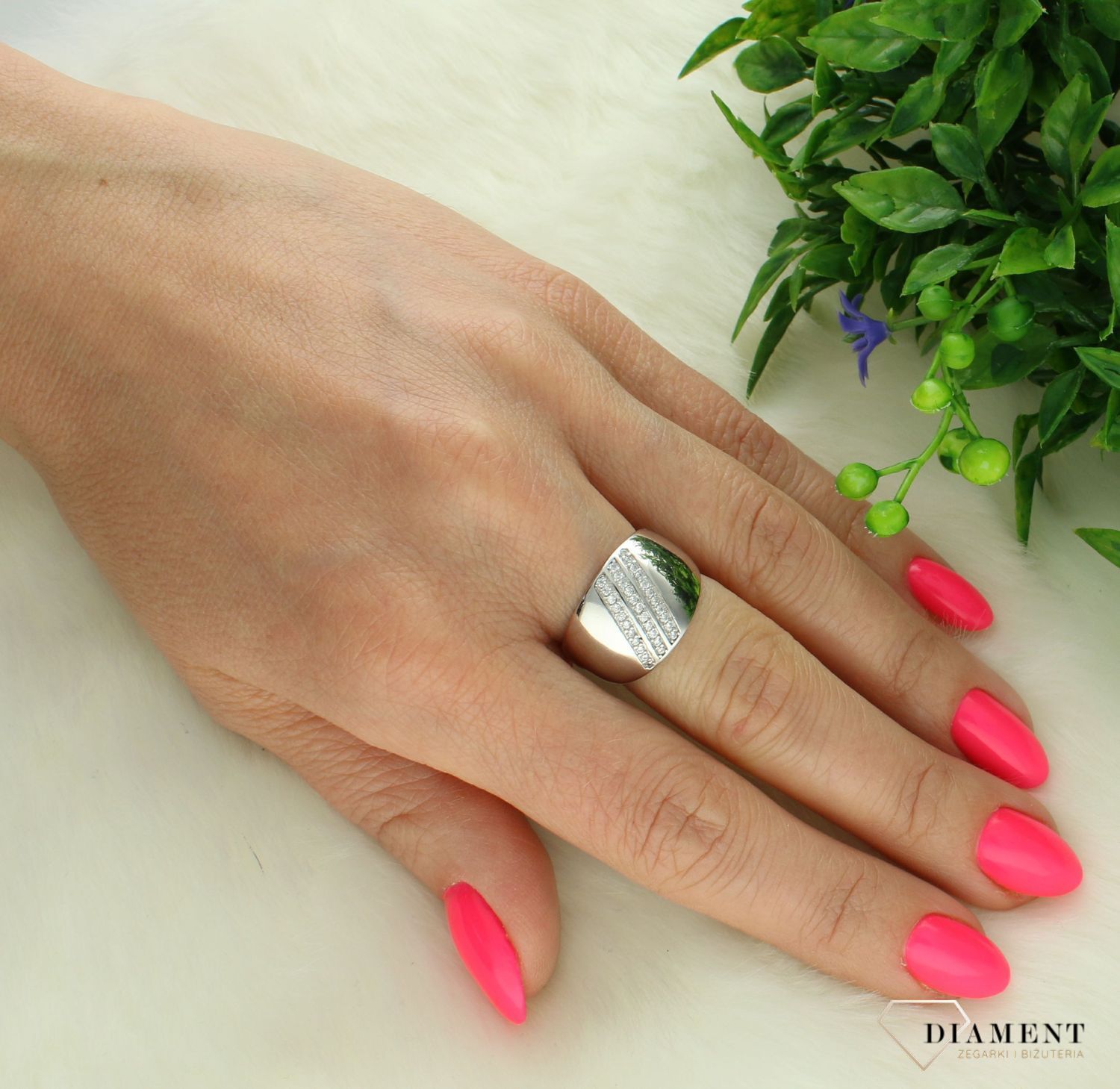 Pierścionek srebrny 925 trzy pasma cyrkonii rozmiar 12 TSP000000-0344 (2).jpg