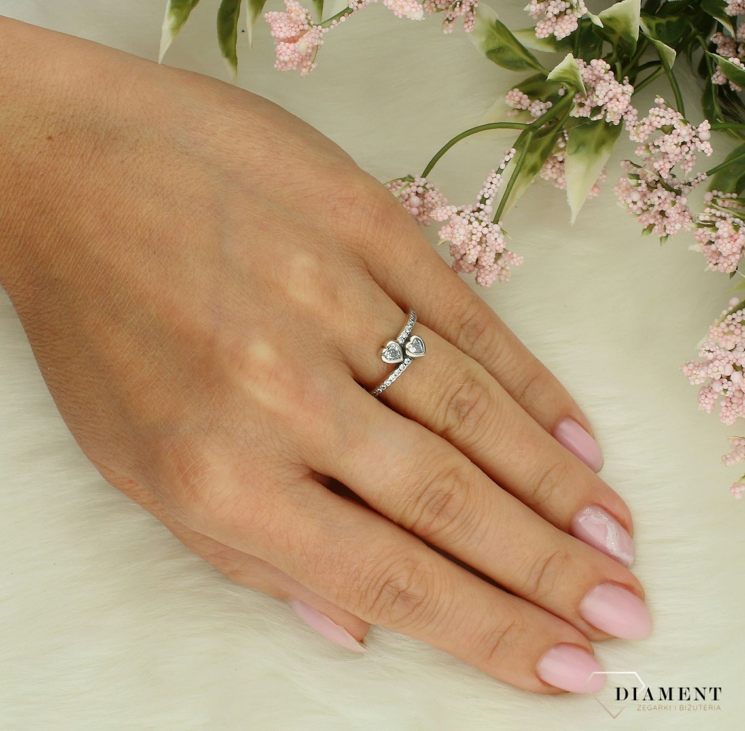 Srebrny pierścionek damski 925 dwa serduszka rozmiar 9 TSP000000-037. Srebrny pierścionek damski. Srebrny pierścionek z cyrkoniami..jpg