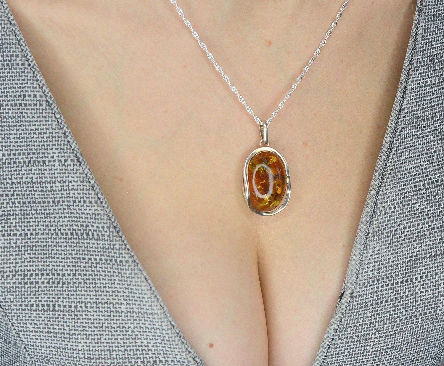 Zawieszka srebrna z bursztynem w mlecznym odcieniu TSZ000004-66.jpg