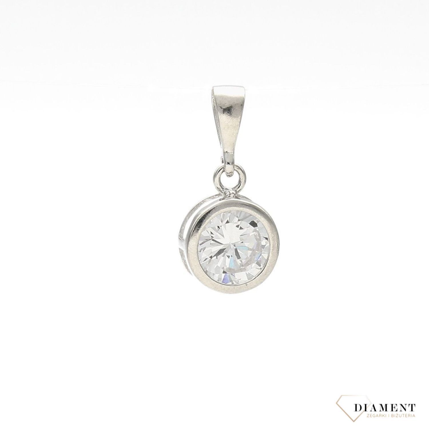 Zawieszka srebrna z cyrkonią wykonana ze srebra próby 925..jpg