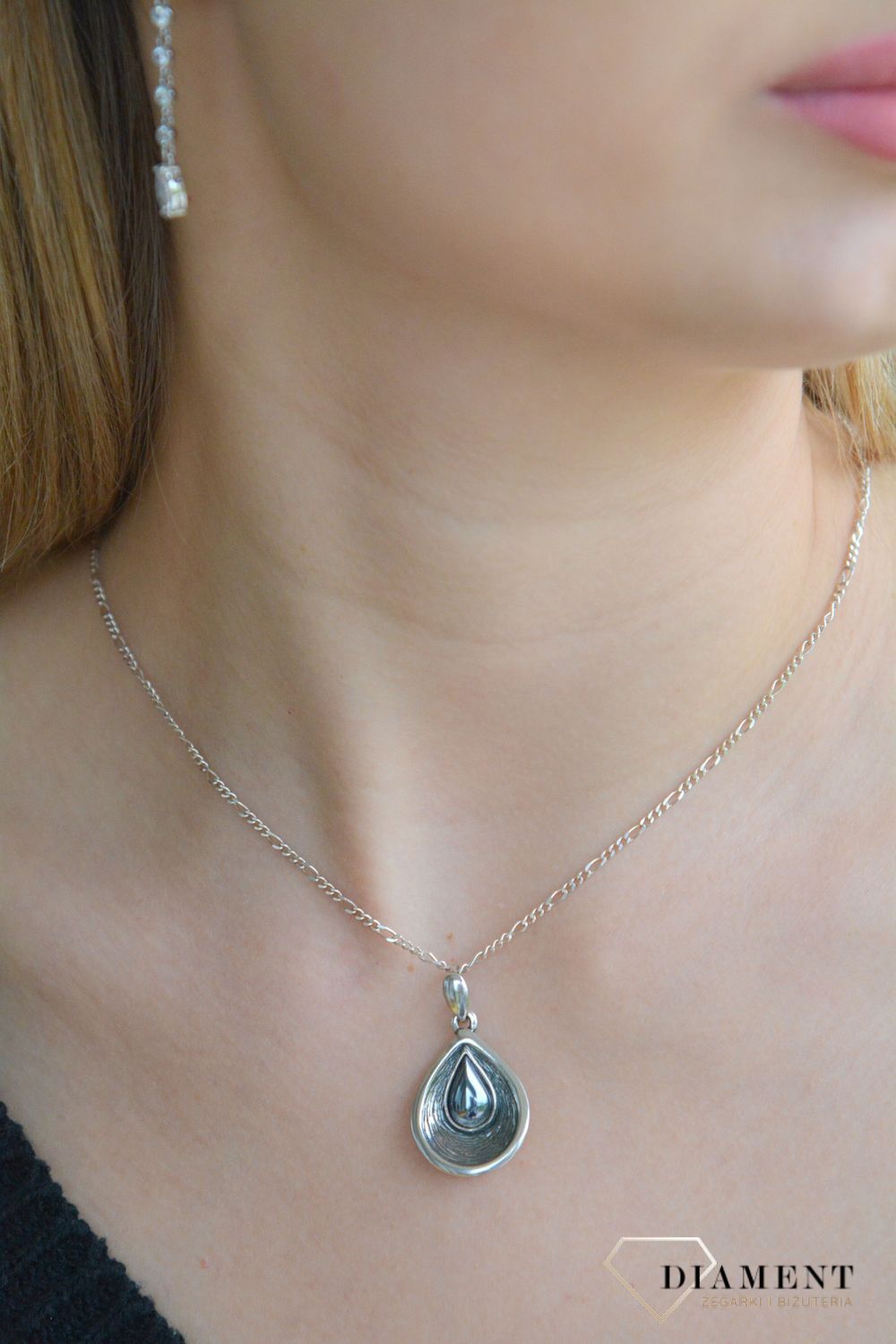 Srebrna zawieszka damska 925 w kształcie łezki z kamieniem TSZ000005-42. Srebrna zawieszka damska. Zawieszka srebrna damska do łańcuszka. Srebrny wisiorek damski. Zawieszka srebrna idealna na prezent..jpg