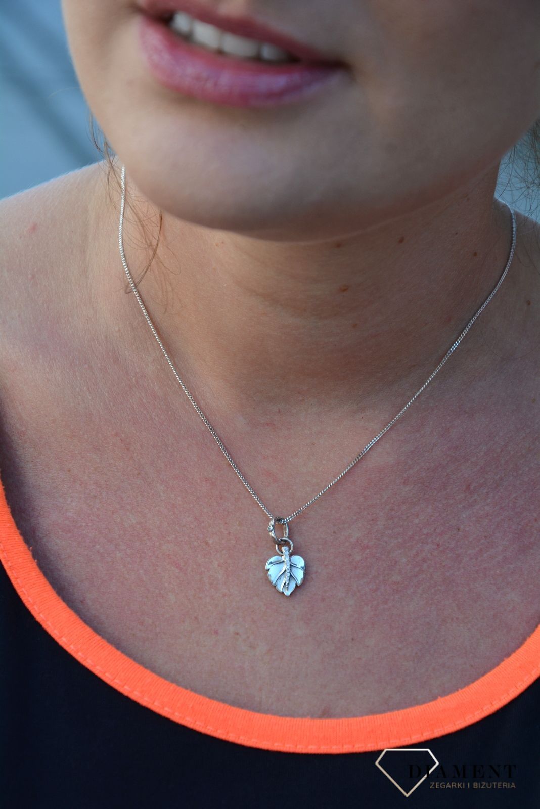 Srebrna zawieszka liść z cyrkonią TSZ000005-54.jpg