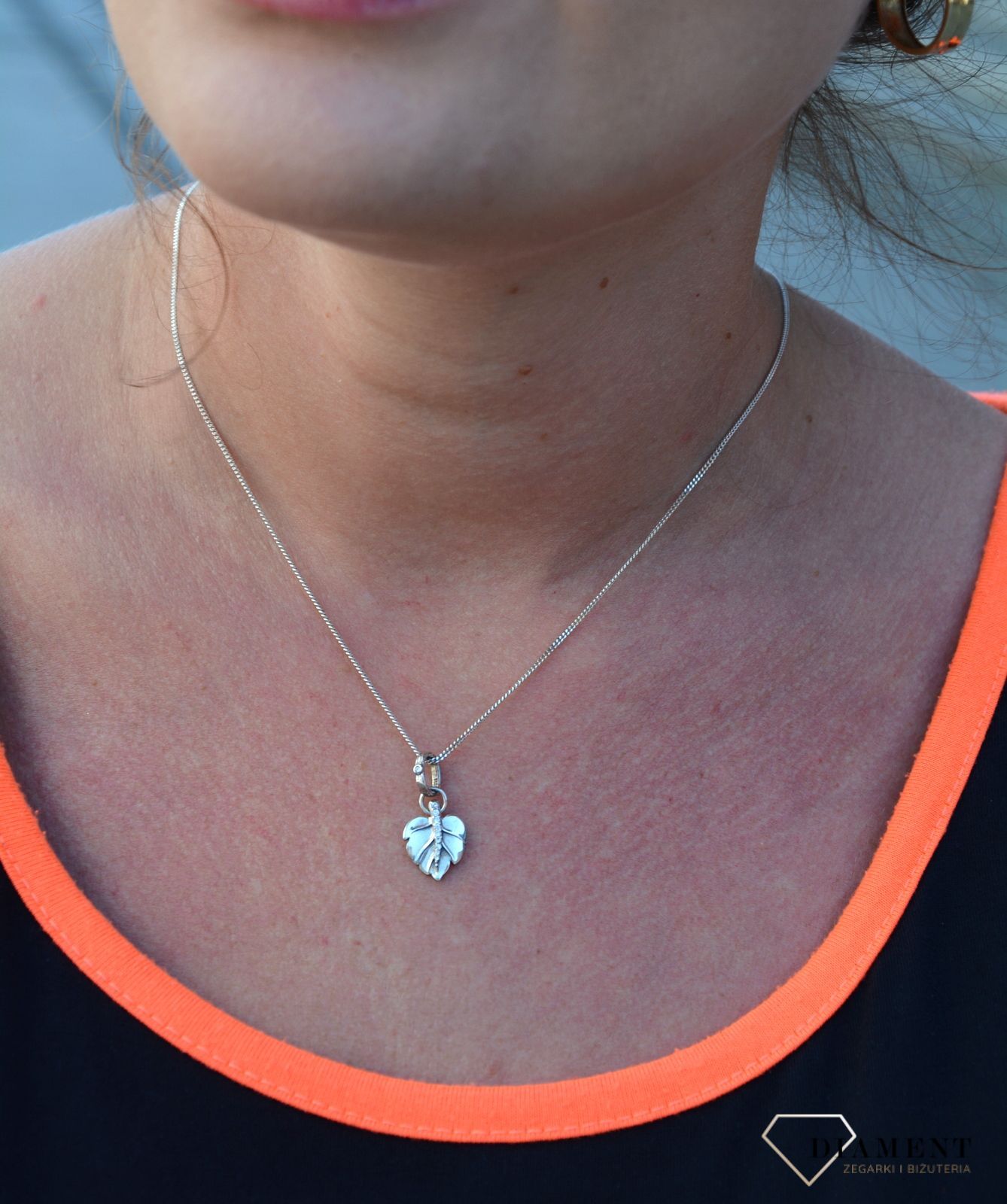 Srebrna zawieszka liść z cyrkonią TSZ000005-54.jpg