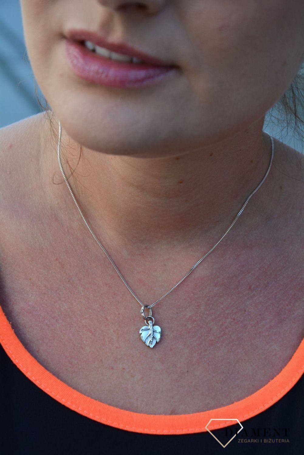 Srebrna zawieszka liść z cyrkonią TSZ000005-54.jpg