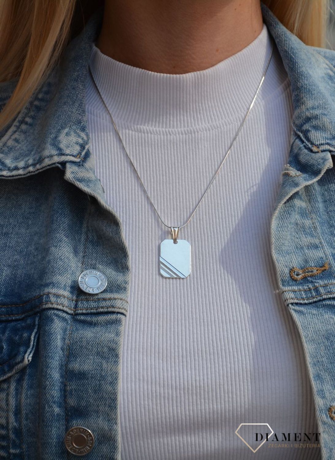 Zawieszka srebrna w kształcie prostokąta. Srebrna blaszka na grawer. Idealny pomysł na prezent z własnym grawerem. Zapraszamy.jpg