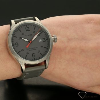 Zegarek męski na szarym pasku z podświetleniem Timex  TW2R71000 (5).jpg