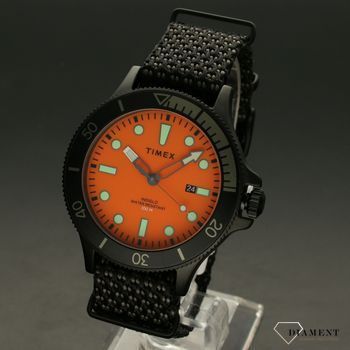 Zegarek męski na czarnym pasku parcianym z podświetleniem całej tarczy. Charakterystyczna pomarańczowa tarcza Timex TW2T30200 (2).jpg